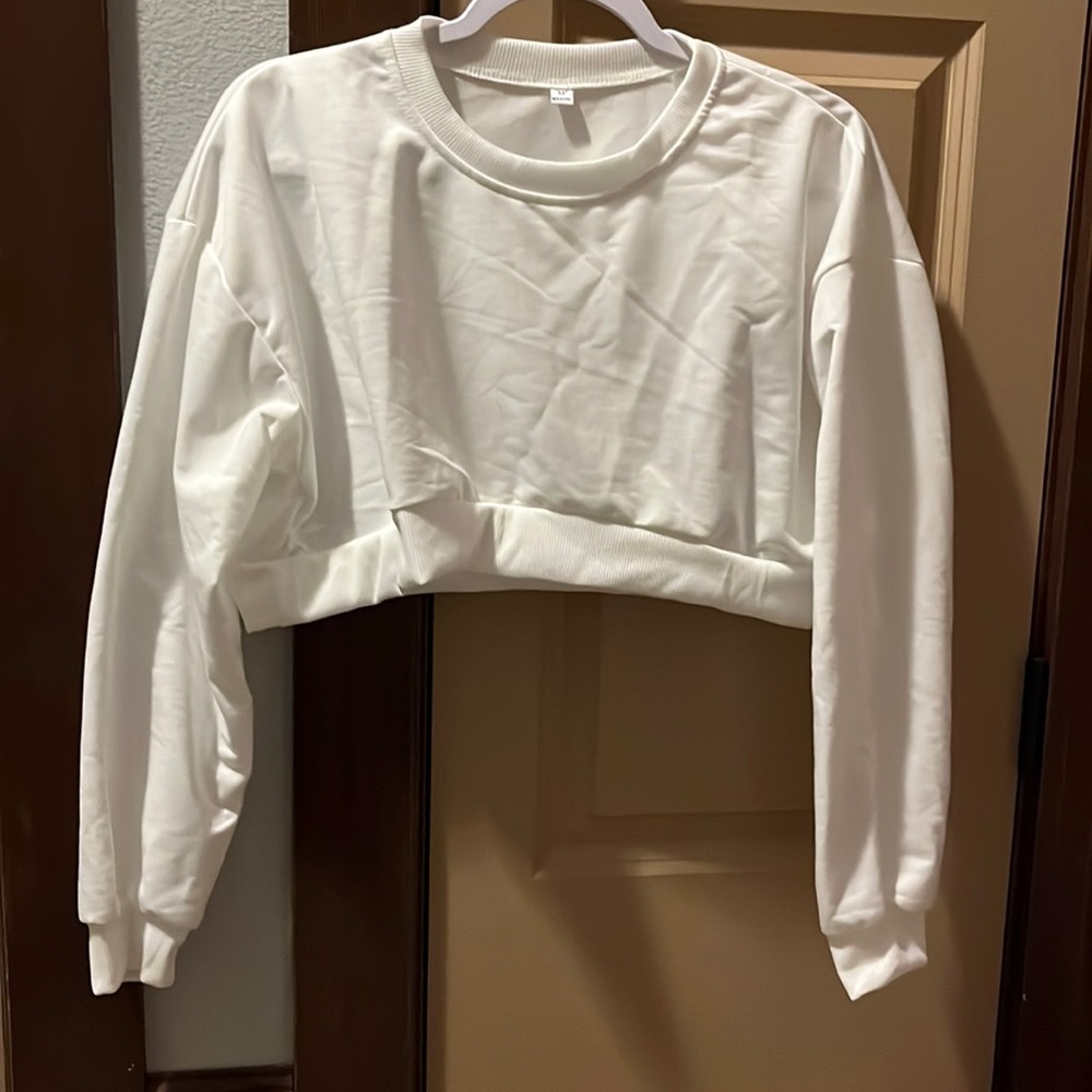 Cropped long sleeve sweatshirt